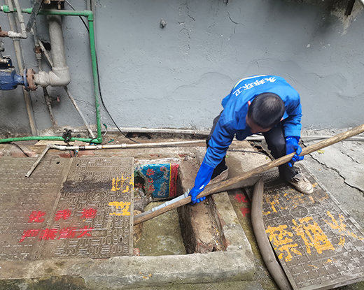 万江街道清掏化粪池
