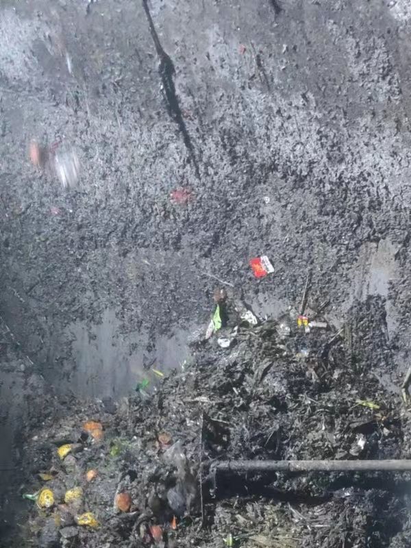 万江街道污水池清理