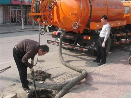 万江街道清掏化粪池，健康生活从这里开始